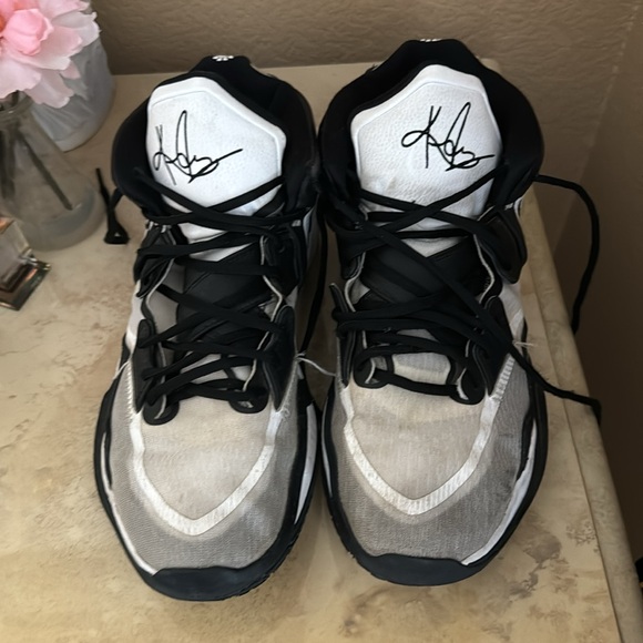 Kyrie infinity Tb White black SIZE 12 USED - Picture 6 of 6